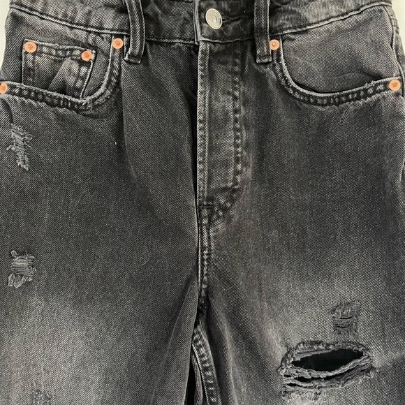 H&M High Rise Distressed Jean - 2 - Picture 3 of 5